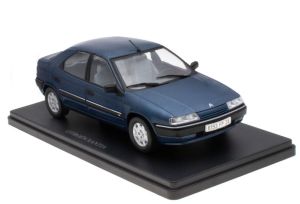 G111V034 - Voiture de couleur bleu – CITROEN XANTIA