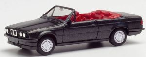 Voiture cabriolet de couleur Noir - BMW Série 3