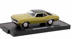 M2M-11228-111-B - Voiture sous blister de couleur marron - CHEVROLET Camaro RS de 1969