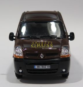 ELI113911 - Véhicule du cirque Arlette GRUSS - RENAULT Master