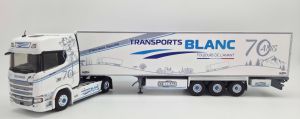 ELI118802 - Camion avec remorque frigorifique du transporteur BLANC - 70 ans