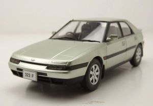 WBXWB124259 - Voiture de 1989 couelur verte - MAZDA 323F