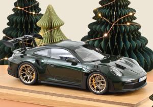 NOREV127532 - Voiture de 2022 couleur verte et noire - PORSCHE 911 GT3 RS