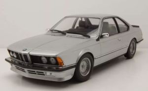 MNC155028107 - Voiture de 1982 couleur grise - BMW 635 CSI