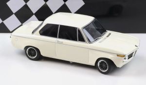 MNC155702600 - Voiture de 1970 couleur blanche - BMW 2002 Plain Body