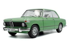 SOL1808604 - Voiture de 1971 couleur verte - BMW 1602 Taiga