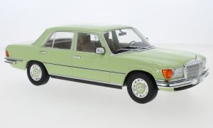 Voiture de 1972 couleur verte claire - MERCEDES S-Class 280S (W116)