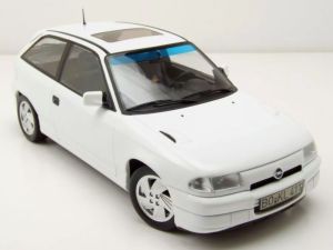 NOREV183673 - Voiture de 1991 couleur blanche - OPEL Astra Gsi