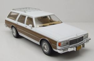 MOD18475 - Voiture de 1985 couleur blanche et marron - CHEVROLET Caprice Estate Wagon