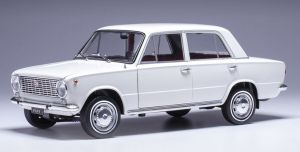 IXO18CMC205OP.24 - Voiture de 1970 couleur blanche - FIAT 124
