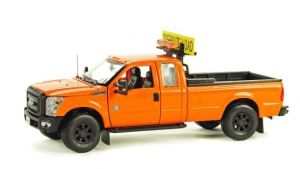Vehicule de type 4x4 orange FORD F-250