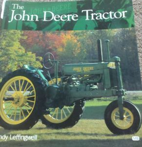 ERT1377 - Les tracteurs enciens JOHN DEERE en livre en Anglais
