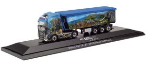 Camion benne aux couleurs HILKER FRIESOYTHE - VOLVO FH Globetrotter 4x2