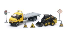 Camion plateau IVECO DAILY ech 1/43 avec Chargeur NEW HOLLAND ech 1/32 et accessoires