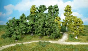 HEK1952 - Décor pour diorama - 14 Arbres à feuilles Caduques de 9 à 18cm