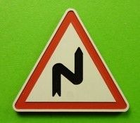 Panneau en kit succession de virages dont le premier est à doite - poteau non fourni