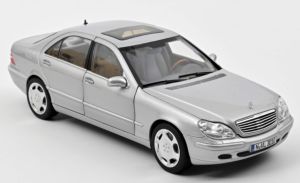 Voiture de 1998 couleur grise – MERCEDES S600