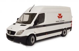Camion MERCEDES-BENZ Sprinter aux couleurs MASSEY-FERGUSON