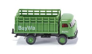 Fourgonnette 4x2 vert MERCEDES LP 321 BAYWA