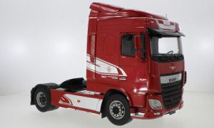 Camion solo de 2018 couleur rouge métallisé - DAF XF Space Cab 4x2