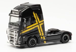 Camion avec par buffle et barre de lampe – VOLVO FH 16