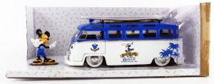 JAD33179 - Véhicule de 1963 avec figurine Mickey – VW Combi