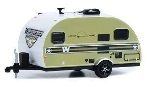 GREEN34130-E - Caravane sous blister de la série HITCHED HOMES - WINNEBAGO winnie Drop 2017