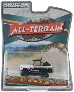 Voiture avec jantes vertes sous blister de la série ALL-TERRAIN – FORD Bronco BF Goodrich de 1969