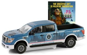 GREEN38070-F - Voiture sous blister de la série SMOKEY BEAR - NISSAN Titan XD PRO-4X 2019 bleu