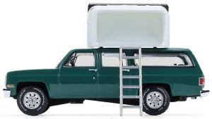 GREEN38080-E - Voiture sous blister de la série THE GREAT OUTDOORS - CHEVROLET Suburban 1990 avec tente