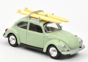 NOREV430401B - Voiture avec planche de surf couleur verte clair – VW Coccinelle 1303