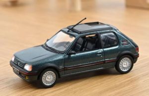 NOREV471752 - Voiture de 1990 couleur verte - PEUGEOT 205 1.9 Magic