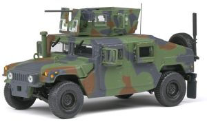 Véhicule militaire de couleur camouflage – M1115 Humvee de 1983