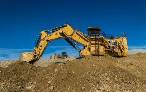 Pelle CATERPILLAR 6060 sur chenilles