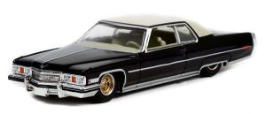 Voiture sous blister de la série CALIFORNIA LOWRIDERS – CADILLAC coupé Deville 1973