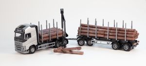 EMEK70301 - Camion transport de bois - VOLVO FH16 6x4 porteur couleur gris