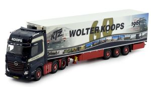 Camion avec remorque frigorifique aux couleurs KOOPS – MERCEDES Actros MP5 6x2