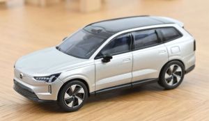 NOREV870081 - Voiture de 2024 couleur argent - VOLVO EX90
