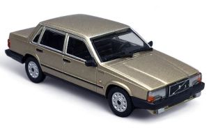 MNC870171700 - Voiture de 1986 couleur doré - VOLVO 740 GL