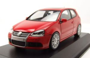 MXC940054500 - Voiture de 2005 couleur rouge - VW Golf V R32