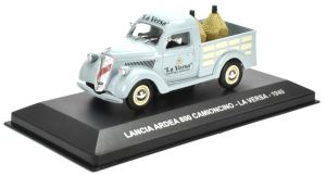 Véhicule utilitaire LANCIA Ardea version pick-up de 1949 aux couleurs de la Cantine Sociale Italienne LA VESRA