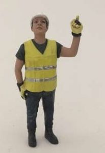Figurine de chantier avec gilet jaune et son casque levant le doigt