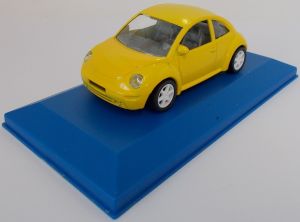 AKI0164 - Voiture VOLKSWAGEN New Beetle de couleur jaune