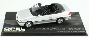 Voiture cabriolet OPEL Astra F de couleur grise