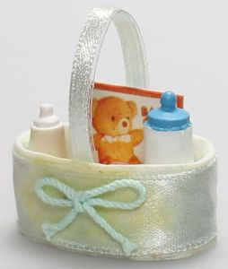 Accessoire pour maison de poupée panier bébé de dimension 3,5 x 3,5 cm