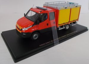 Véhicule de pompier du GRIMP IVECO Daily version double cabine BEHM édité à 300 pièces modèle en résine