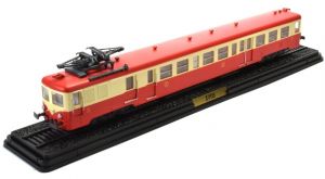 Machine automotrice Type Z-7125 de la SNCF première et seconde classe de couleurs rouge et crème non roulante