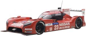 Voiture de courses des 24h du mans de 2015 NISSAN GT-R LM Nismo n°23 équipage J.Mardenborough-M.Chilton