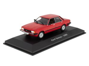 Voiture de 1980 couleur rouge – FORD Taunus