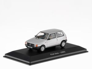 Voiture de 1983 couleur grise – FIAT Uno